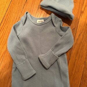 NWOT Okie Dokie Ribbed Baby Tie Gown with Hat
